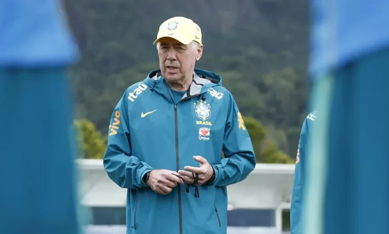 Carlo Ancelotti em treino com a seleção brasileira.