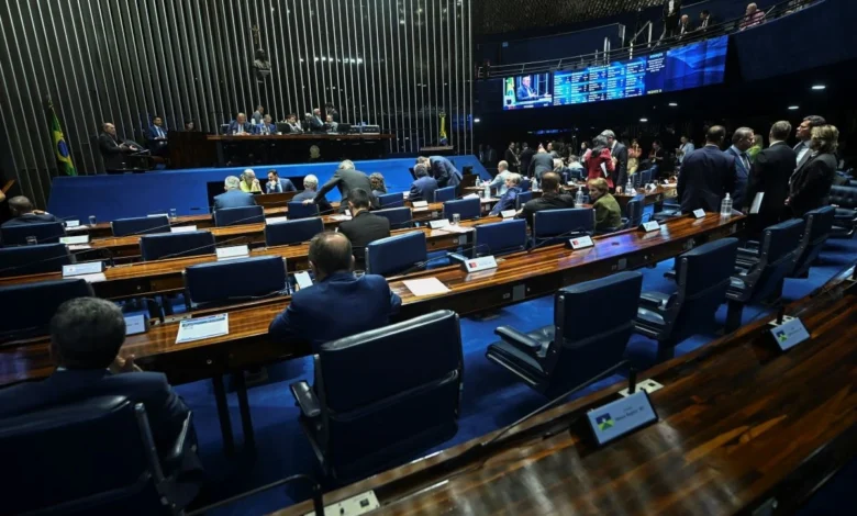 Vista do plenário do Senado durante sessão de votação.