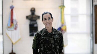 Oficiais do Exército durante exercício de treinamento.
