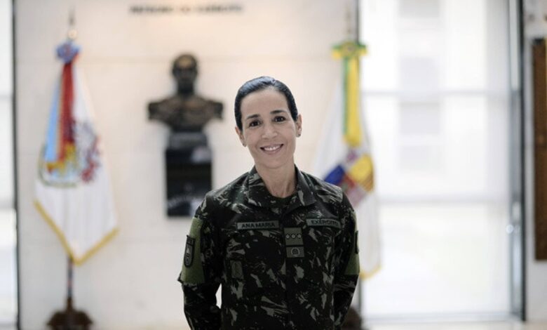 Oficiais do Exército durante exercício de treinamento.