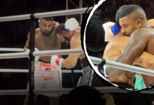Kleber Bambam levanta os braços em comemoração após vencer Davi Brito por nocaute técnico.