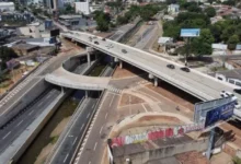 Vista das obras paralisadas na Avenida Leste-Oeste em Goiânia.