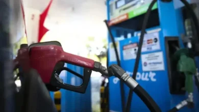 Bomba de combustível em posto de Goiânia, mostrando variação de preços.