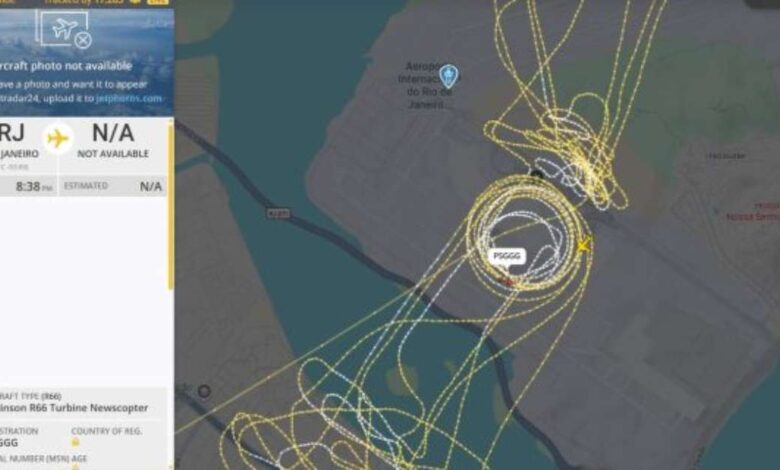 Helicóptero da Cazé TV sobrevoando o Aeroporto Internacional Tom Jobim.