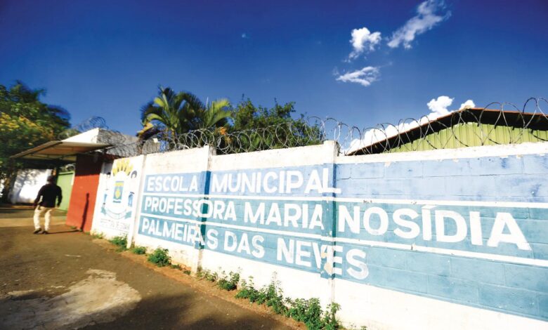 Sala de aula vazia em escola municipal de Goiânia.