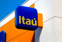 Imagem do logotipo do Itaú Unibanco nas cores azul e amarela.