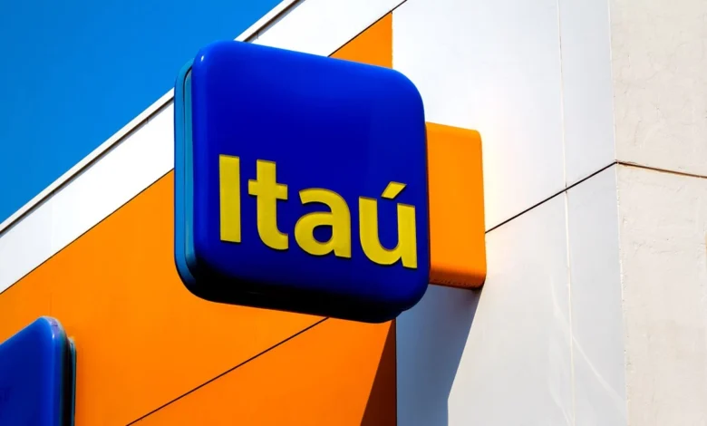 Imagem do logotipo do Itaú Unibanco nas cores azul e amarela.
