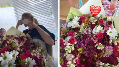 Virginia Fonseca com buquê de flores.