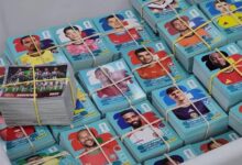 Papel das figurinhas da Copa do Mundo pronto para reciclagem.