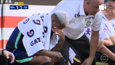 Wesley chorando no banco de reservas após ser substituído.