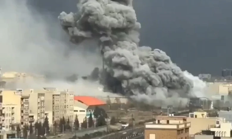 Explosão no Oriente Médio entre Irã e Israel após troca de ataques.