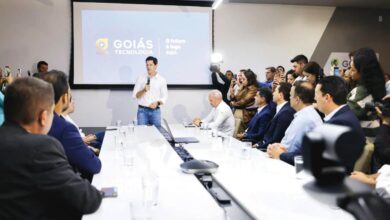 Daniel Vilela discursando em evento sobre tecnologia na gestão pública.