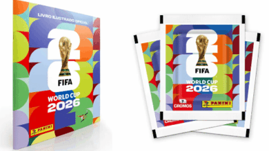 Imagem ilustrativa de figurinhas da Copa do Mundo e dispositivos eletrônicos.