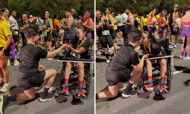 Mulher em cadeira de rodas sendo pedida em casamento após maratona.