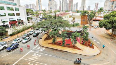 Veículos trafegando na Avenida T-10 em Goiânia após mudança para mão única.