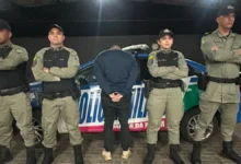 Viatura policial em Goiânia durante operação de captura de foragido.