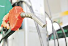 Bombas de combustível em posto do interior de Goiás com preços de etanol.