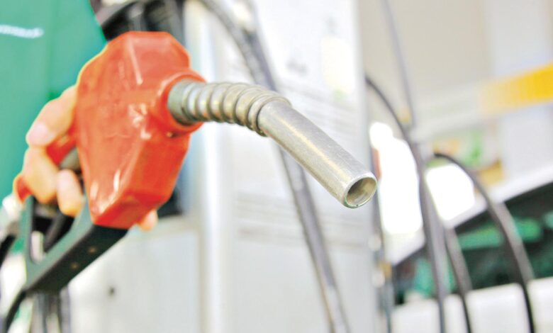 Bombas de combustível em posto do interior de Goiás com preços de etanol.