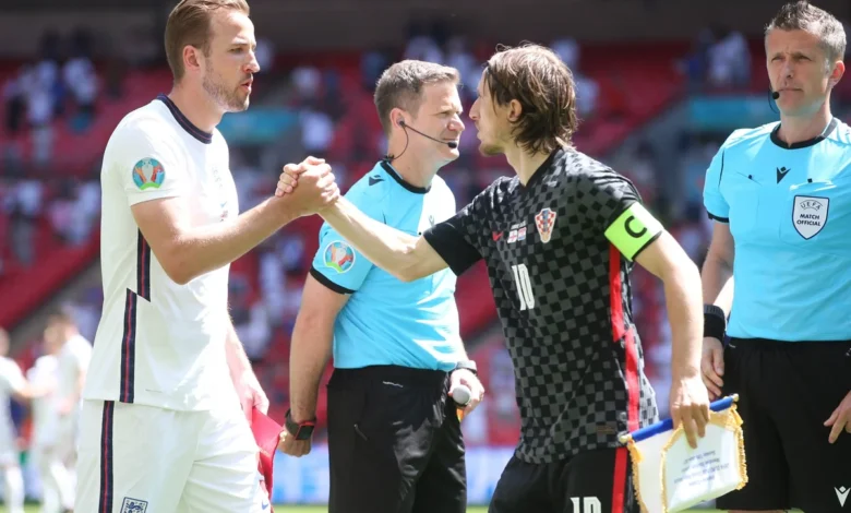 Harry Kane e Luka Modric, jogadores das seleções da Inglaterra e Croácia, respectivamente.