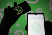Tela de computador mostrando WhatsApp Web com falha de conexão.