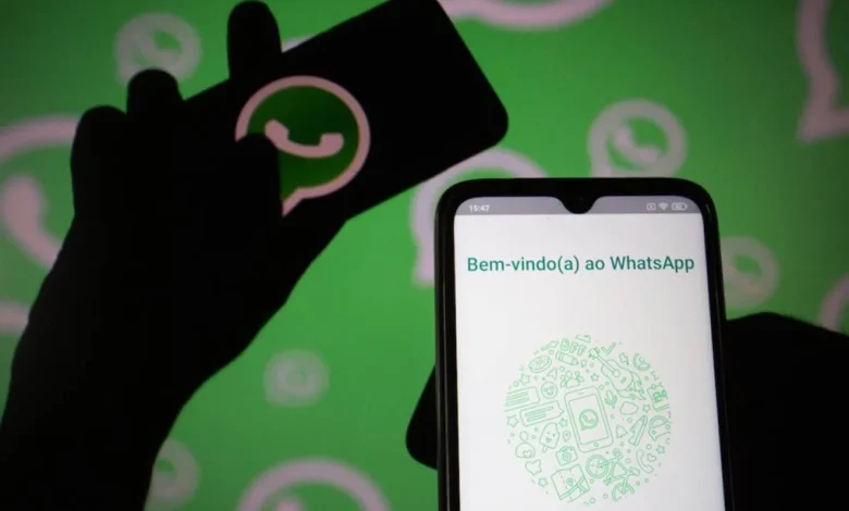 Tela de computador mostrando WhatsApp Web com falha de conexão.