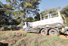 Equipes trabalham na limpeza de bueiros em Goiânia como parte das medidas contra o Super El Niño.