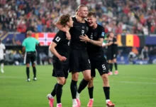 Jogadores da Noruega comemorando gol contra Senegal na Copa do Mundo.