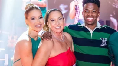 Margareth Serrão ao lado de Virginia Fonseca, ambas sorrindo.