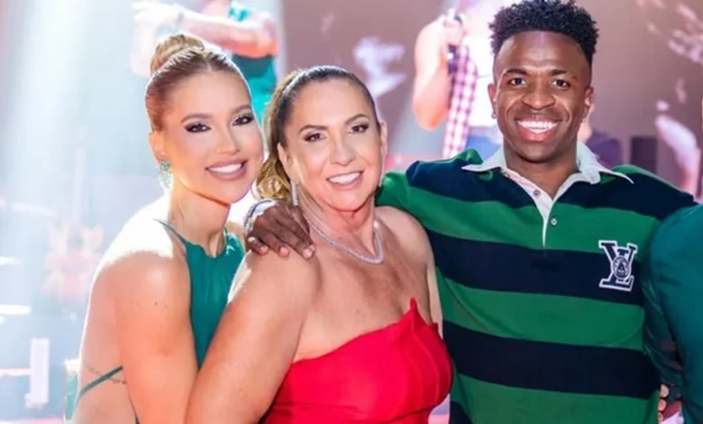Margareth Serrão ao lado de Virginia Fonseca, ambas sorrindo.