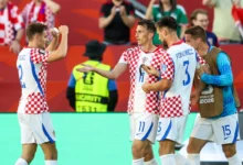 Jogadores da Croácia comemorando gol em partida contra o Panamá.