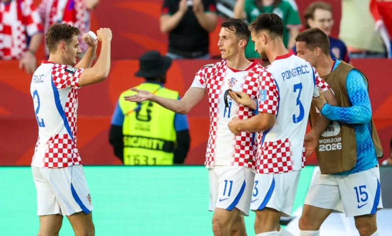 Jogadores da Croácia comemorando gol em partida contra o Panamá.