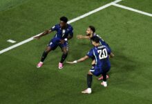 Matheus Cunha, Vinicius Junior e Lucas Paquetá comemoram gol pela Seleção Brasileira.