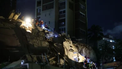 Equipes de resgate em ação na Venezuela após terremotos.