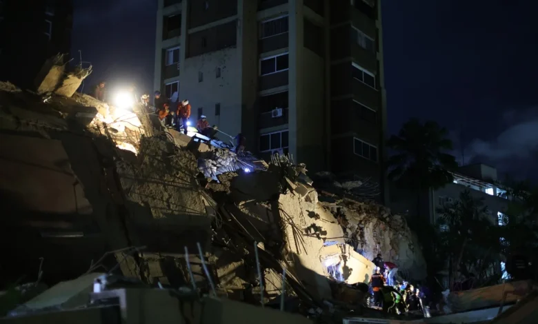 Equipes de resgate em ação na Venezuela após terremotos.