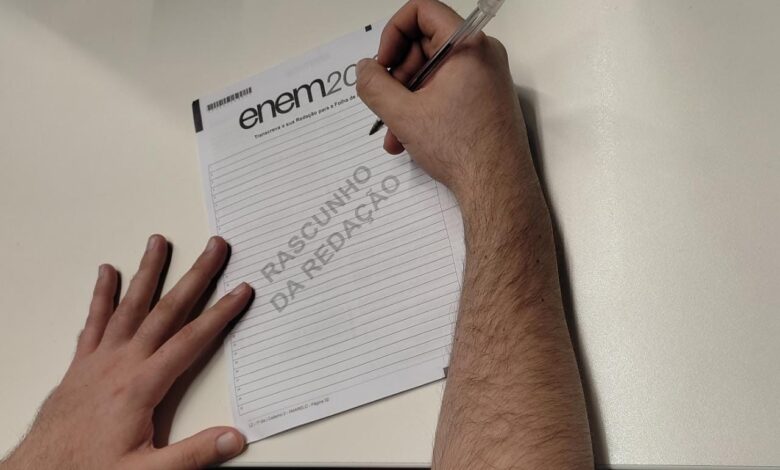 Imagem de uma folha de rascunho da Redação do Enem.