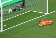 Jogadores da Espanha comemoram gol contra o Uruguai na Copa do Mundo 2026.