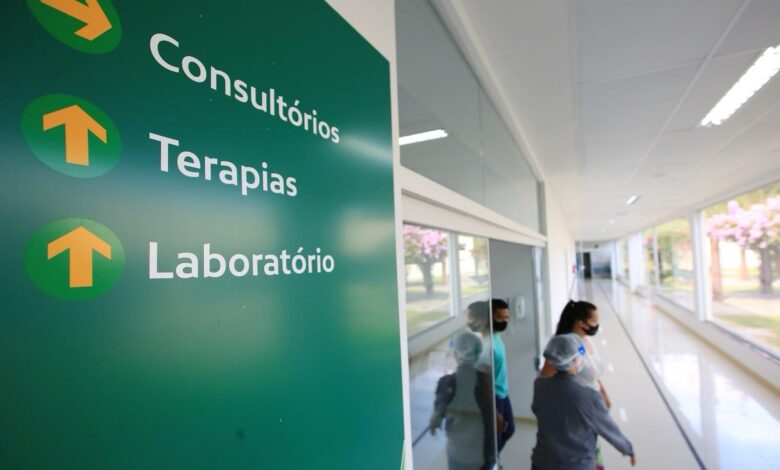 Fachada de unidade de saúde em Goiás.
