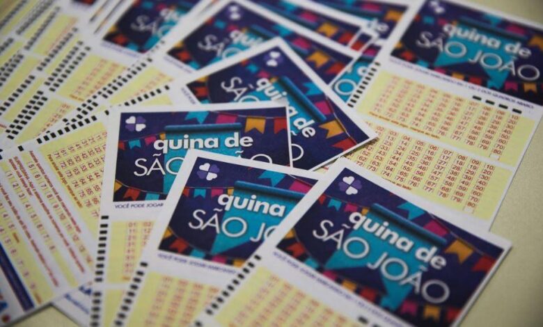 Bilhete da Quina de São João com prêmio milionário.