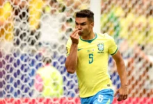 Jogadores da Seleção Brasileira comemoram gol de Casemiro contra o Japão.