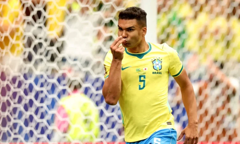 Jogadores da Seleção Brasileira comemoram gol de Casemiro contra o Japão.