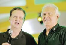 Ronaldo Caiado e Gilberto Kassab em evento político.