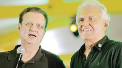 Ronaldo Caiado e Gilberto Kassab em evento político.
