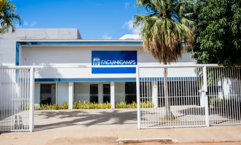 Entrada principal do campus da Facunicamps em Goiás.