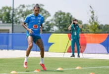 Raphinha em treinamento com a Seleção Brasileira.