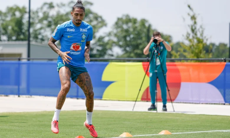 Raphinha em treinamento com a Seleção Brasileira.