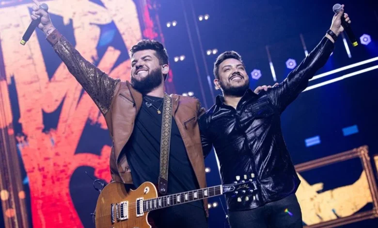 Cantor Ícaro, parceiro de Gilmar, em um show antes do acidente.