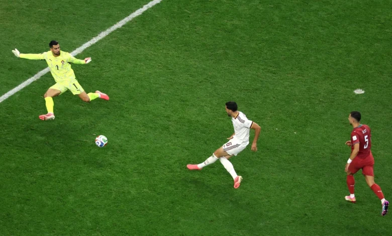 Jogadores da Espanha celebram gol contra Portugal na Copa do Mundo.