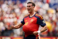 Jogadores da Espanha comemoram gol contra a Bélgica nas quartas de final da Copa do Mundo de 2026.