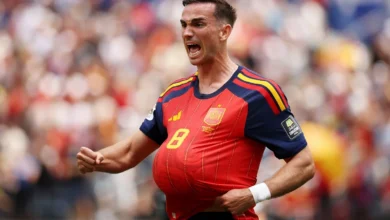 Jogadores da Espanha comemoram gol contra a Bélgica nas quartas de final da Copa do Mundo de 2026.