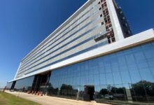 Projeção do novo Hospital de Urgências de Goiânia com investimento de R$ 500 milhões.